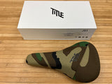 Title JS1 Sattel Camo