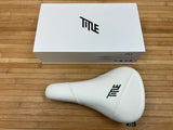 Title JS1 Sattel White / weiß