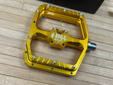 Burgtec MK5 Penthouse B-Rage Flat Pedals / Pedale gold