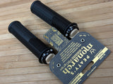 Peaty's Monarch Pro Grip Mushroom Thick Griffe schwarz
