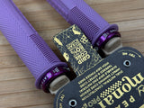 Peaty's Monarch Pro Grip Knurl Thick Griffe lila