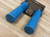 Peaty's Monarch Pro Grip Knurl Thick Griffe blau