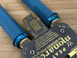 Peaty's Monarch Pro Grip Knurl Thin Griffe blau