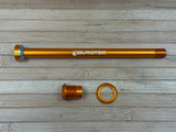 Burgtec YT 172,5mm Rear Axle / Achse orange