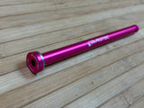 Burgtec Giant 183,5mm Rear Axle / Achse pink