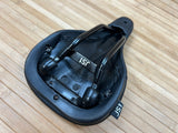 Title JS1 Sattel schwarz