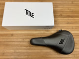 Title JS1 Sattel Graphite grau