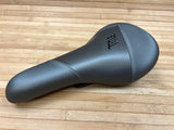 Title JS1 Sattel Graphite grau