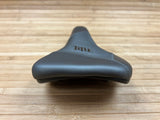 Title JS1 Sattel Graphite grau