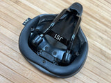 Title JS1 Sattel Graphite grau