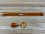 Burgtec Amflow 174mm Rear Axle / Steckachse orange