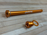 Burgtec Amflow 174mm Rear Axle / Steckachse orange