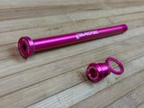 Burgtec Amflow 174mm Rear Axle / Steckachse pink