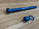 Burgtec Amflow 174mm Rear Axle / Steckachse blau