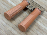 Peaty's Monarch Grip Mushroom Thick Griffe Gum braun