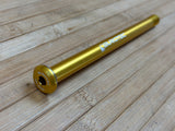 Burgtec Specialized 174,5mm Rear Axle / Achse gold