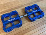 Reverse Components Escape Plattformpedale / Pedale dunkelblau